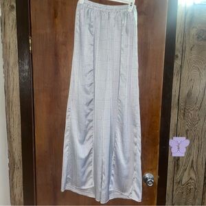 EUC MANAOLA HAWAII Women’s size medium pants silver white flowy shiny hawai’i